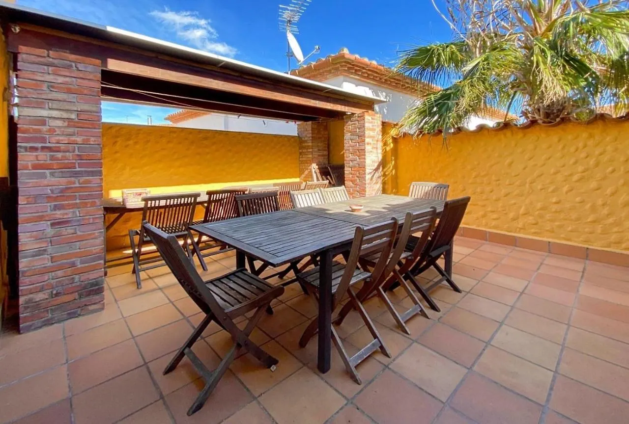Ampuriahome Villa Hosting 15, Pool & Mooring Empuriabrava 0*,  Spain