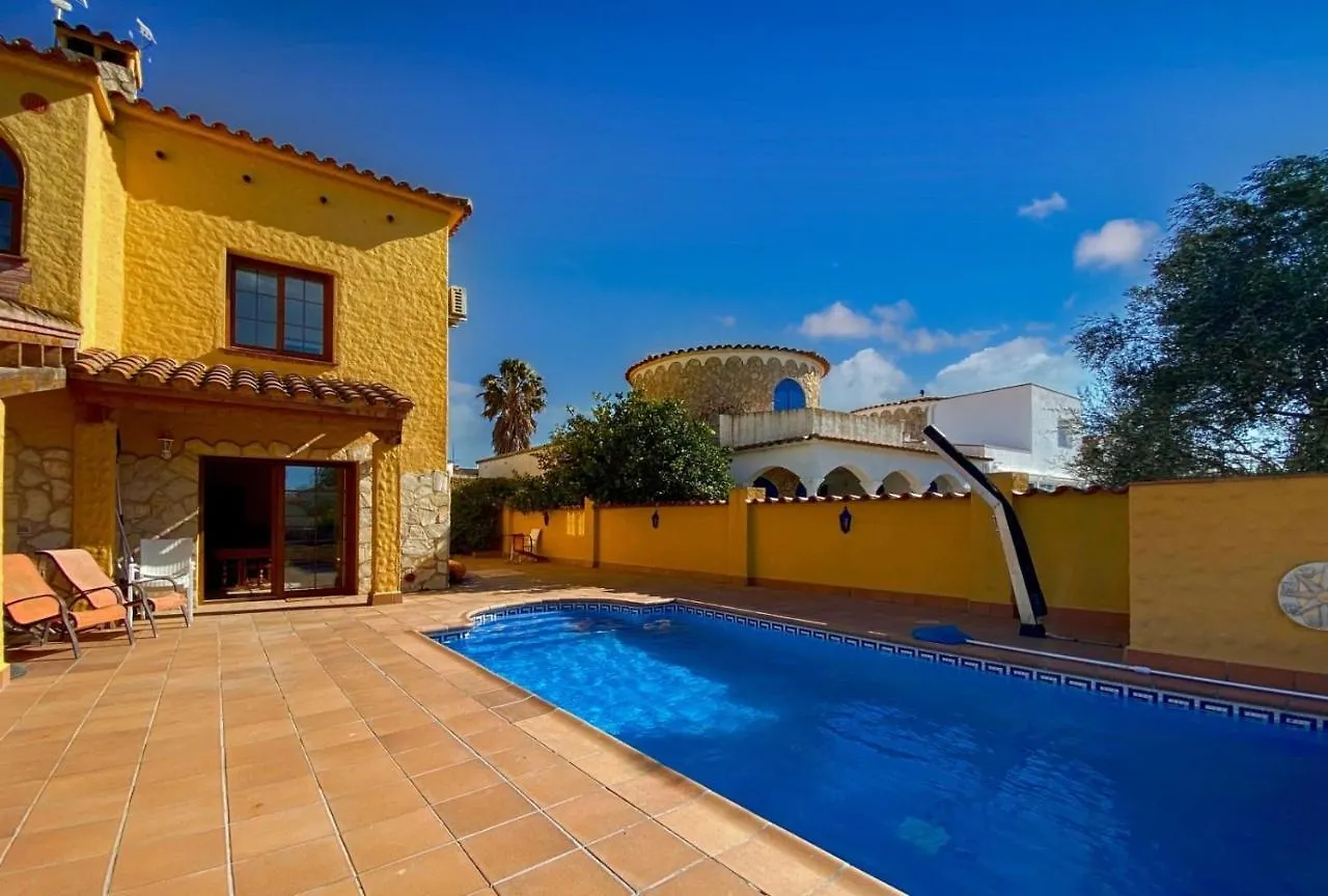 Ampuriahome Villa Hosting 15, Pool & Mooring Empuriabrava 0*,  Spain