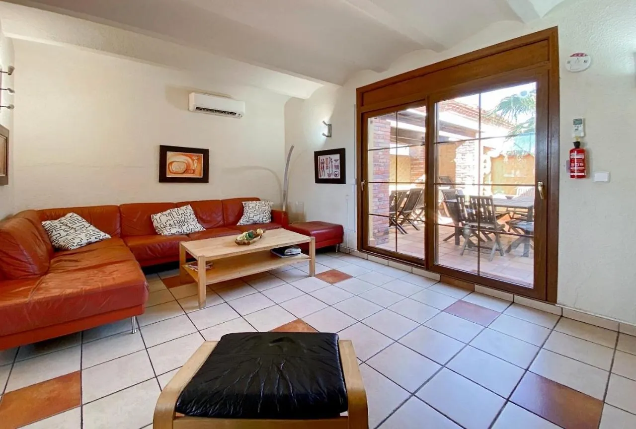Ampuriahome Villa Hosting 15, Pool & Mooring Empuriabrava 0*,  Spain